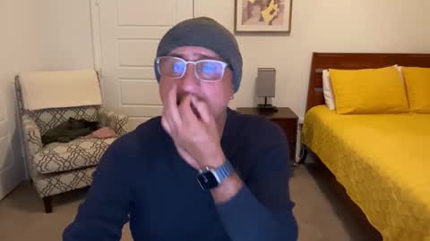 Snapshot of latinnous chatting on October 2025 05:10:01 AM QS - INDEPENDENT MODEL online show from October 2025 05:10:01 AM