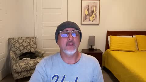 Snapshot of latinnous chatting on November 2025 04:03:02 AM QS - INDEPENDENT MODEL online show from November 2025 04:03:02 AM