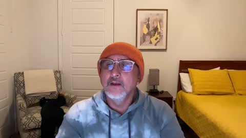 Snapshot of latinnous chatting on November 2025 03:42:02 AM QS - INDEPENDENT MODEL online show from November 2025 03:42:02 AM