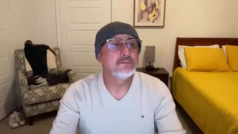 Snapshot of latinnous chatting on November 2025 04:22:02 AM QS - INDEPENDENT MODEL online show from November 2025 04:22:02 AM