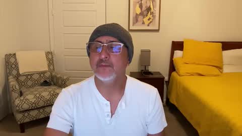 Snapshot of latinnous chatting on November 2025 05:18:02 AM QS - INDEPENDENT MODEL online show from November 2025 05:18:02 AM