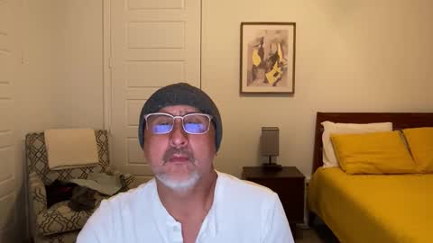 Snapshot of latinnous chatting on November 2025 03:38:02 AM QS - INDEPENDENT MODEL online show from November 2025 03:38:02 AM