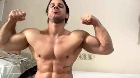 latino_rodri online show from April 2026 10:19:02 AM