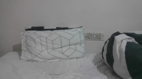 latino_rodri online show from April 2026 01:05:01 AM