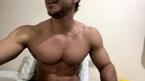 latino_rodri online show from April 2026 01:14:02 PM