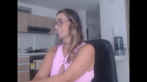 latinpaprika online show from November 2025 12:38:02 PM