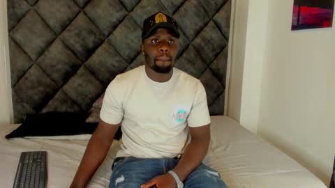 LEANDRO online show from October 2025 03:48:01 AM