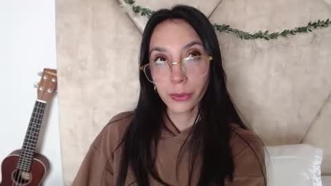 Snapshot of laugreen chatting on May 2026 03:46:02 AM Laura online show from May 2026 03:46:02 AM