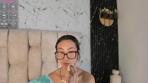 Snapshot of laumiller chatting on September 2025 08:46:01 PM Lau Miller online show from September 2025 08:46:01 PM