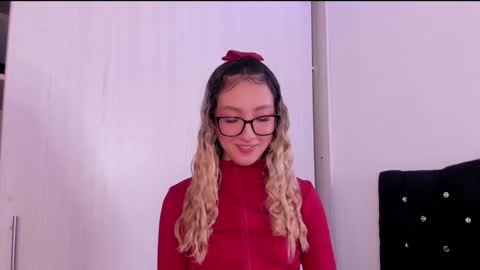 Snapshot of laumiller chatting on October 2025 11:31:01 PM Lau Miller online show from October 2025 11:31:01 PM