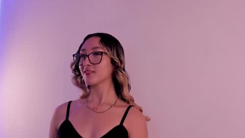 Snapshot of laumiller chatting on November 2025 10:50:02 AM Lau Miller online show from November 2025 10:50:02 AM