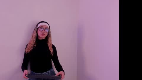 Snapshot of laumiller chatting on November 2025 11:15:01 PM Lau Miller online show from November 2025 11:15:01 PM