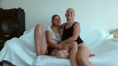 Snapshot of laura47_sweet chatting on July 2026 06:42:02 AM LAURA ANNA online show from July 2026 06:42:02 AM