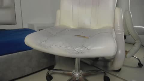 laura__js_ online show from September 2025 09:03:01 AM