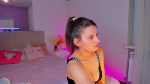 Laura online show from February 2025 12:29:01 PM