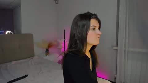 Laura online show from March 2025 10:17:01 AM