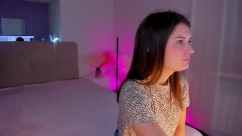 Laura online show from March 2025 06:27:01 AM