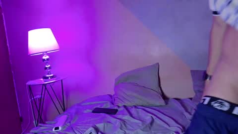 laura_and_kevin online show from September 2025 03:47:02 PM