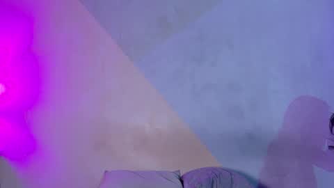 laura_and_kevin online show from September 2025 04:08:02 PM