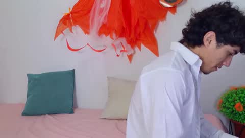 laura_and_kevin online show from October 2025 04:20:02 PM