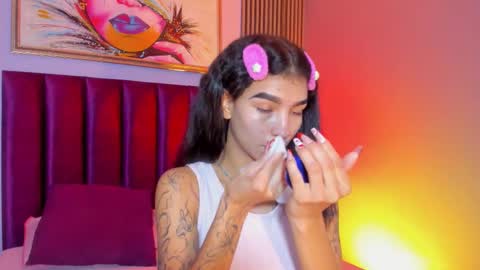 Laura online show from November 2025 01:02:02 PM