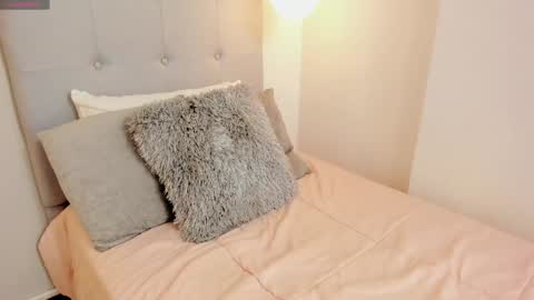 Laura Bonnet  online show from January 2025 08:10:02 AM