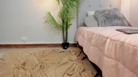 Laura Bonnet  online show from January 2025 10:29:02 AM