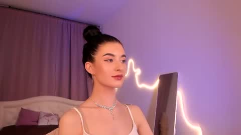 Laura online show from July 2026 08:13:02 PM