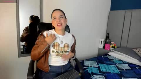 laura hotties online show from February 2026 01:04:01 PM