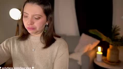 Laura Lee. online show from September 2025 02:00:01 AM