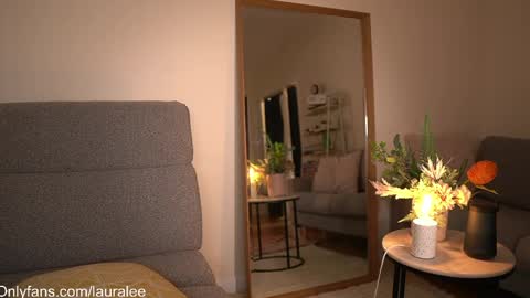 Laura Lee. online show from April 2026 01:03:01 AM