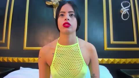 L A U R A online show from November 2025 12:05:01 PM