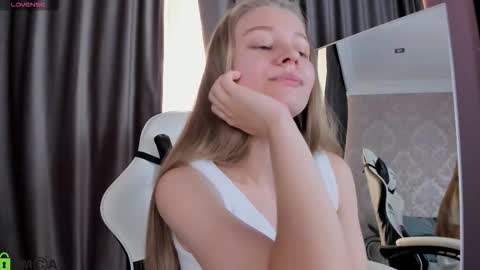 Laura online show from September 2025 10:14:01 AM