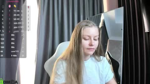 Snapshot of laura_pudd chatting on April 2026 02:01:01 PM Laura online show from April 2026 02:01:01 PM