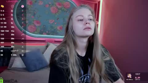 Snapshot of laura_pudd chatting on May 2026 09:58:02 AM Laura online show from May 2026 09:58:02 AM