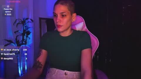 Snapshot of laura_r23 chatting on December 2024 11:20:01 PM Laura Rose online show from December 2024 11:20:01 PM