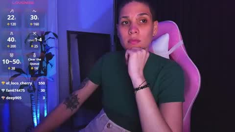 Snapshot of laura_r23 chatting on December 2024 02:24:01 AM Laura Rose online show from December 2024 02:24:01 AM