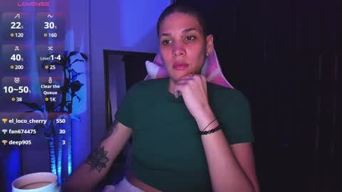 Snapshot of laura_r23 chatting on December 2024 06:55:02 AM Laura Rose online show from December 2024 06:55:02 AM