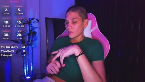 Snapshot of laura_r23 chatting on December 2024 09:59:02 AM Laura Rose online show from December 2024 09:59:02 AM