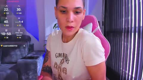 Snapshot of laura_r23 chatting on December 2024 01:50:01 PM Laura Rose online show from December 2024 01:50:01 PM