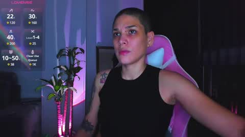 Snapshot of laura_r23 chatting on December 2024 10:37:02 AM Laura Rose online show from December 2024 10:37:02 AM