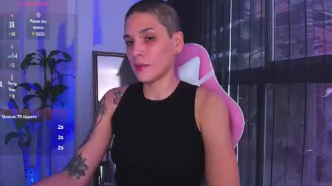 Snapshot of laura_r23 chatting on December 2024 07:33:01 PM Laura Rose online show from December 2024 07:33:01 PM