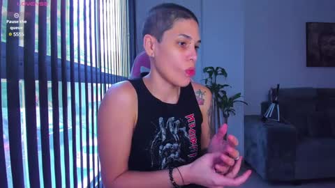 Snapshot of laura_r23 chatting on January 2025 08:48:02 PM Laura Rose online show from January 2025 08:48:02 PM