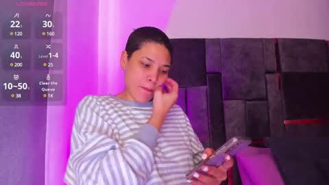 Snapshot of laura_r23 chatting on February 2025 12:29:01 PM Laura Rose online show from February 2025 12:29:01 PM