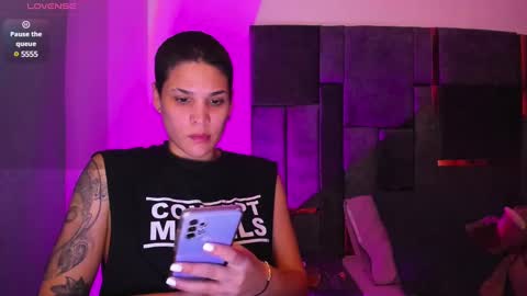 Snapshot of laura_r23 chatting on February 2025 10:50:01 PM Laura Rose online show from February 2025 10:50:01 PM