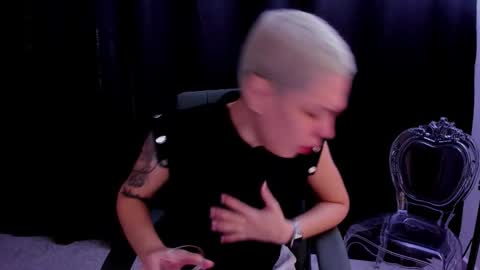 Snapshot of laura_r23 chatting on September 2025 01:24:02 PM Laura Rose online show from September 2025 01:24:02 PM