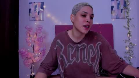 Snapshot of laura_r23 chatting on September 2025 02:57:01 AM Laura Rose online show from September 2025 02:57:01 AM