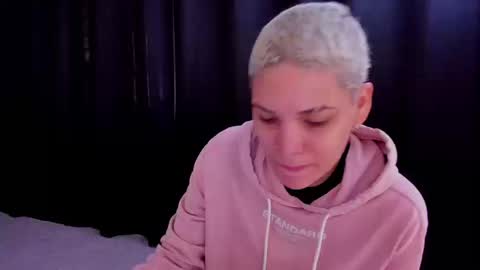 Snapshot of laura_r23 chatting on September 2025 03:57:01 PM Laura Rose online show from September 2025 03:57:01 PM