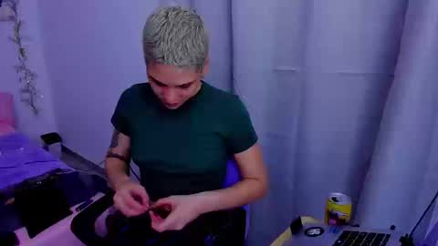 Snapshot of laura_r23 chatting on September 2025 01:19:02 AM Laura Rose online show from September 2025 01:19:02 AM