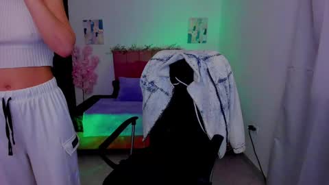 Snapshot of laura_r23 chatting on October 2025 02:03:02 PM Laura Rose online show from October 2025 02:03:02 PM